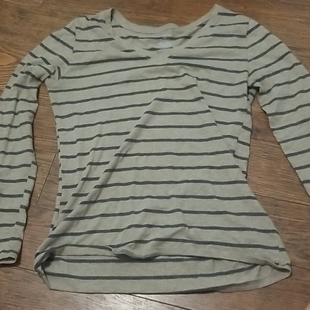 Gray and tan shirt